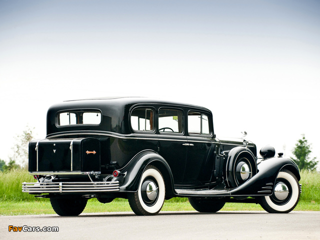 Cadillac V16 452-C Limousine by Fleetwood 1933 wallpapers (640 x 480)