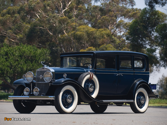 Cadillac V8 355-A Town Sedan 1931 pictures (640 x 480)