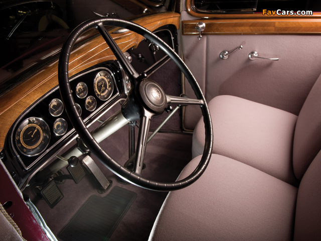 Cadillac V8 355-C Town Sedan by Fleetwood (5330-S) 1933 wallpapers (640 x 480)