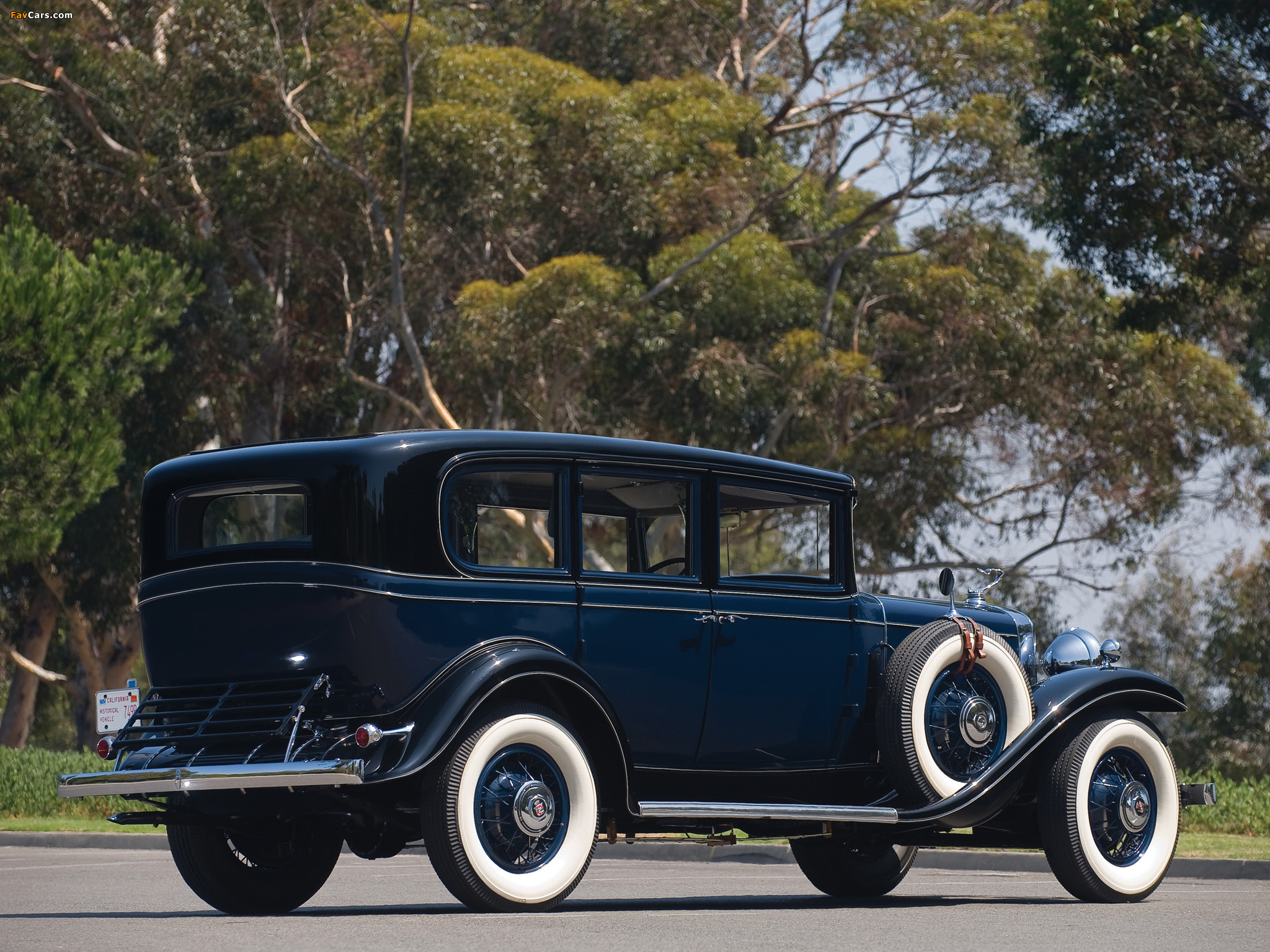 Images of Cadillac V8 355-A Town Sedan 1931 (2048 x 1536)