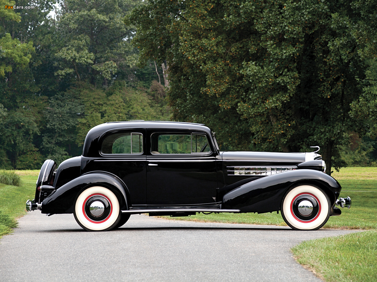 Images of Cadillac V8 355-D Town Coupe by Fisher (10-34722) 1934 (1280 x 960)
