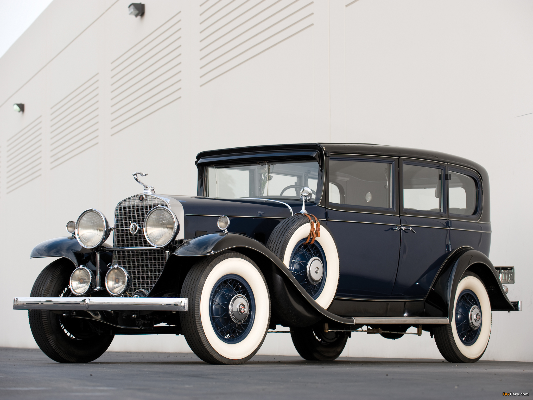 Photos of Cadillac V8 355-A Town Sedan 1931 (2048 x 1536)