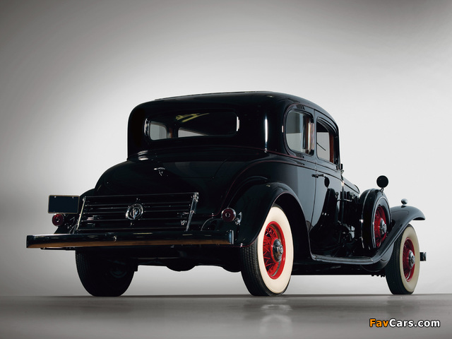 Cadillac V8 355-B Coupe by Fisher 1932 wallpapers (640 x 480)
