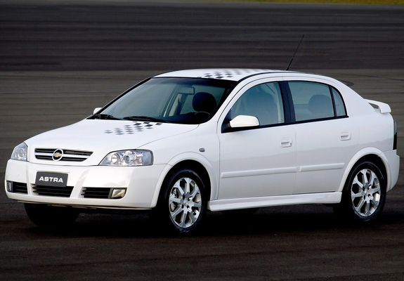 Chevrolet Astra 5-door 2003–11 images