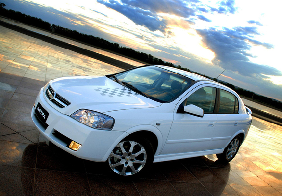 Chevrolet Astra 5-door 2003–11 images