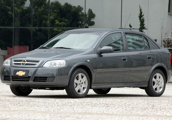 Chevrolet Astra 5-door 2003–11 pictures