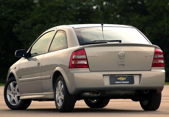 Chevrolet Astra 3-door 2004–07 images