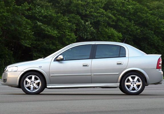 Images of Chevrolet Astra Sedan 2003–11