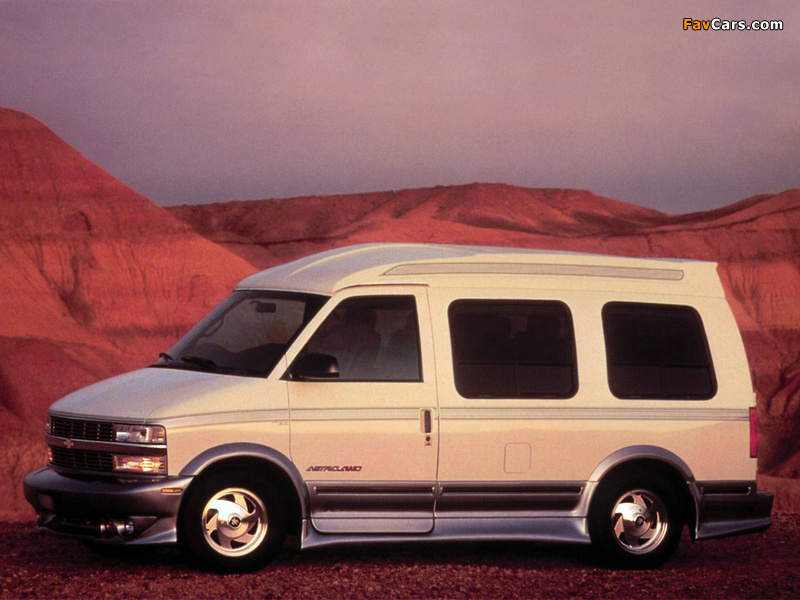 Images of Chevrolet Astro Conversion Van 1995–2005 (800 x 600)