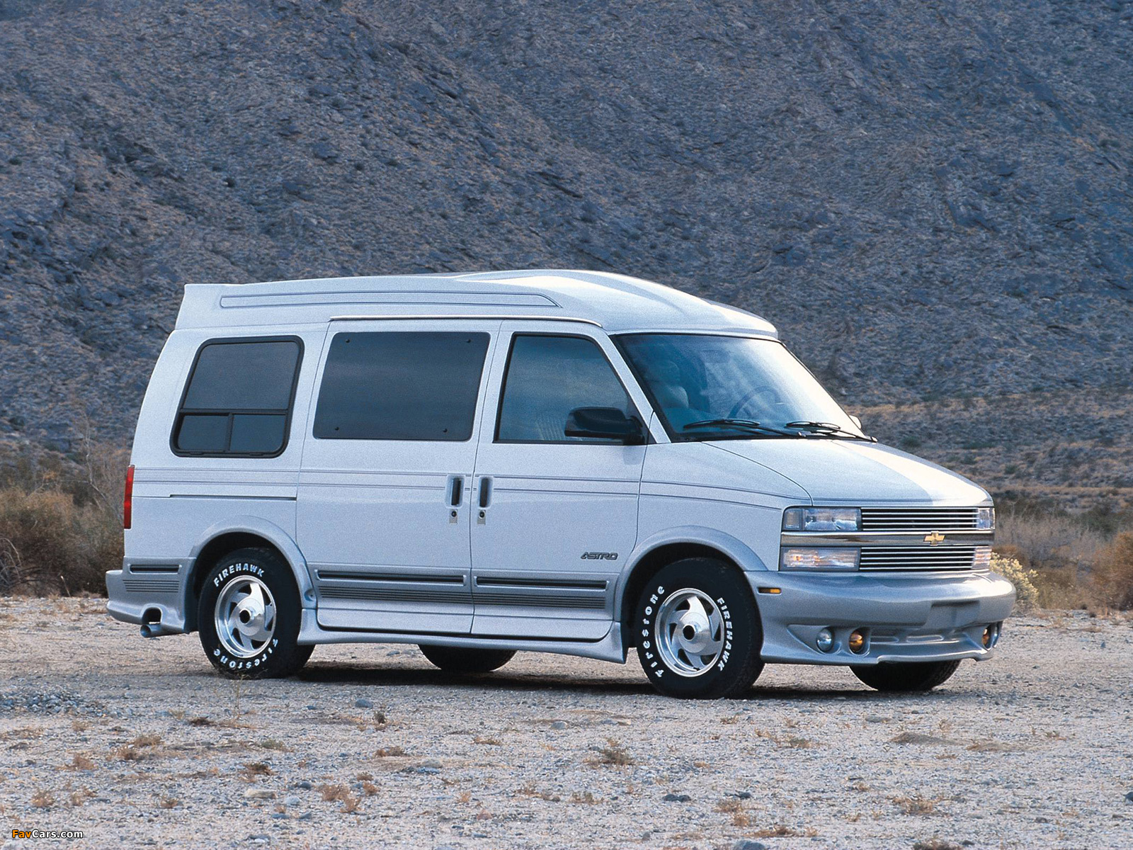 Photos of Chevrolet Astro Conversion Van 1995–2005 (1600 x 1200)