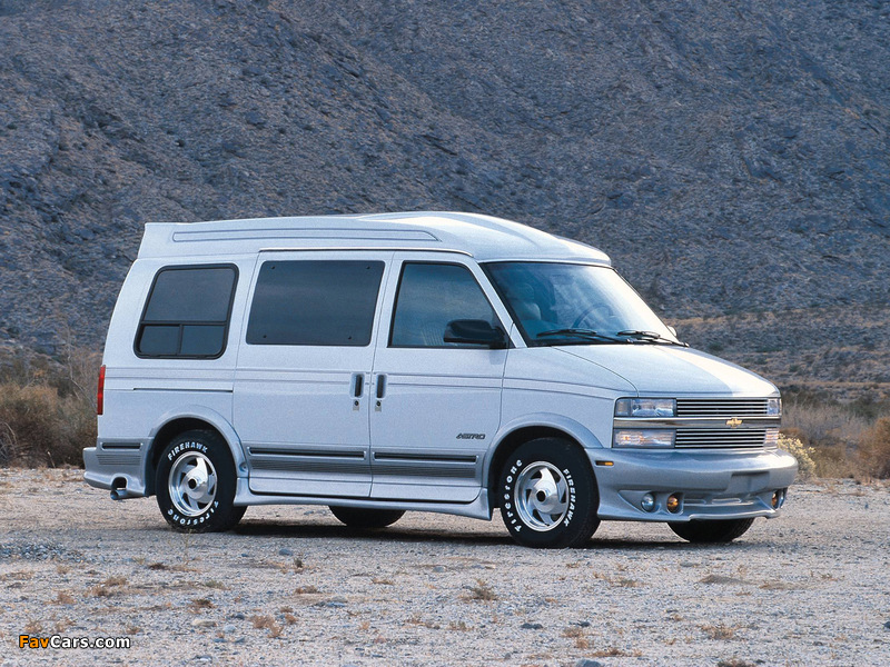 Photos of Chevrolet Astro Conversion Van 1995–2005 (800 x 600)