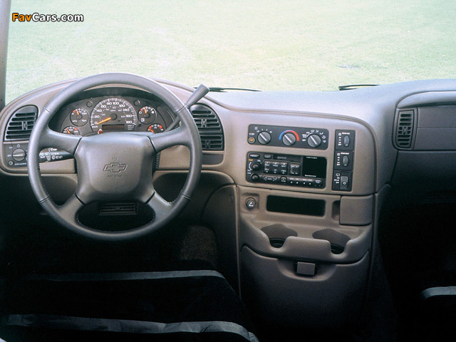 Photos of Chevrolet Astro 1995–2005 (640 x 480)