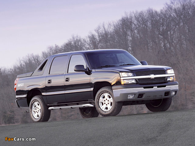 Chevrolet Avalanche Z71 2002–06 images (640 x 480)