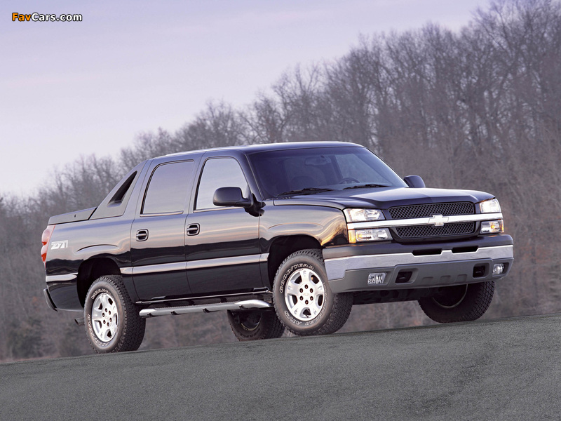 Chevrolet Avalanche Z71 2002–06 images (800 x 600)