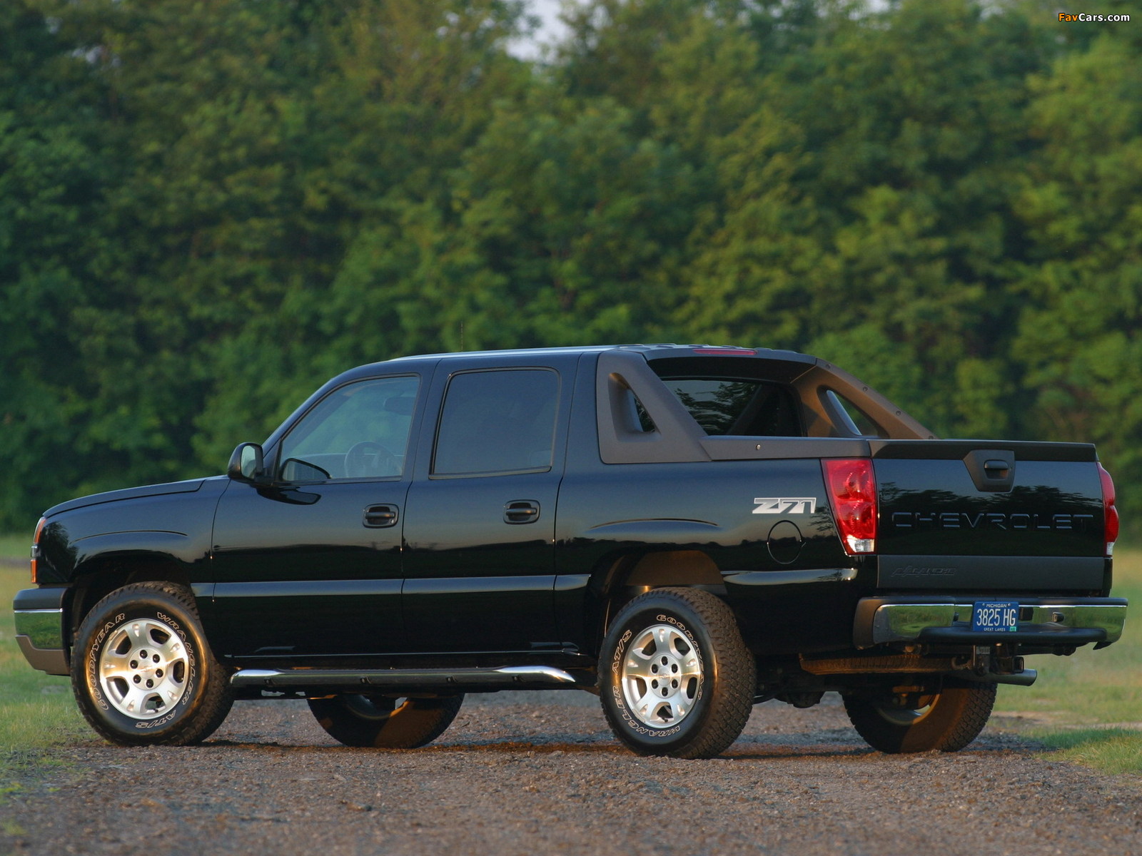 Chevrolet Avalanche Z71 2002–06 photos (1600 x 1200)