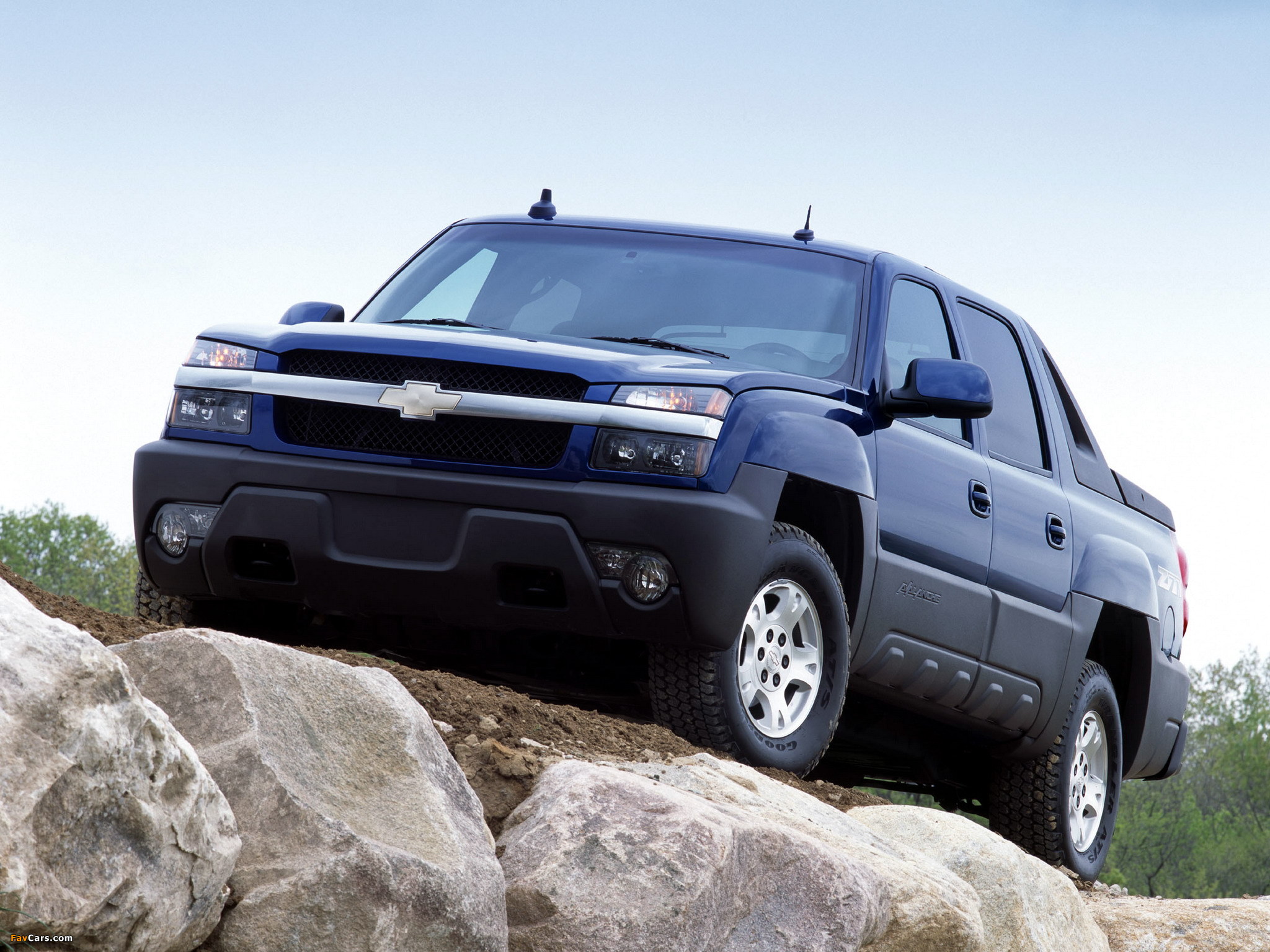 Chevrolet Avalanche Z71 2002–06 pictures (2048 x 1536)