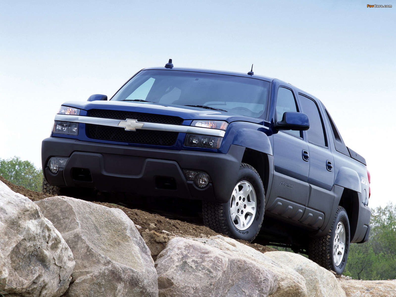 Chevrolet Avalanche Z71 2002–06 pictures (1600 x 1200)