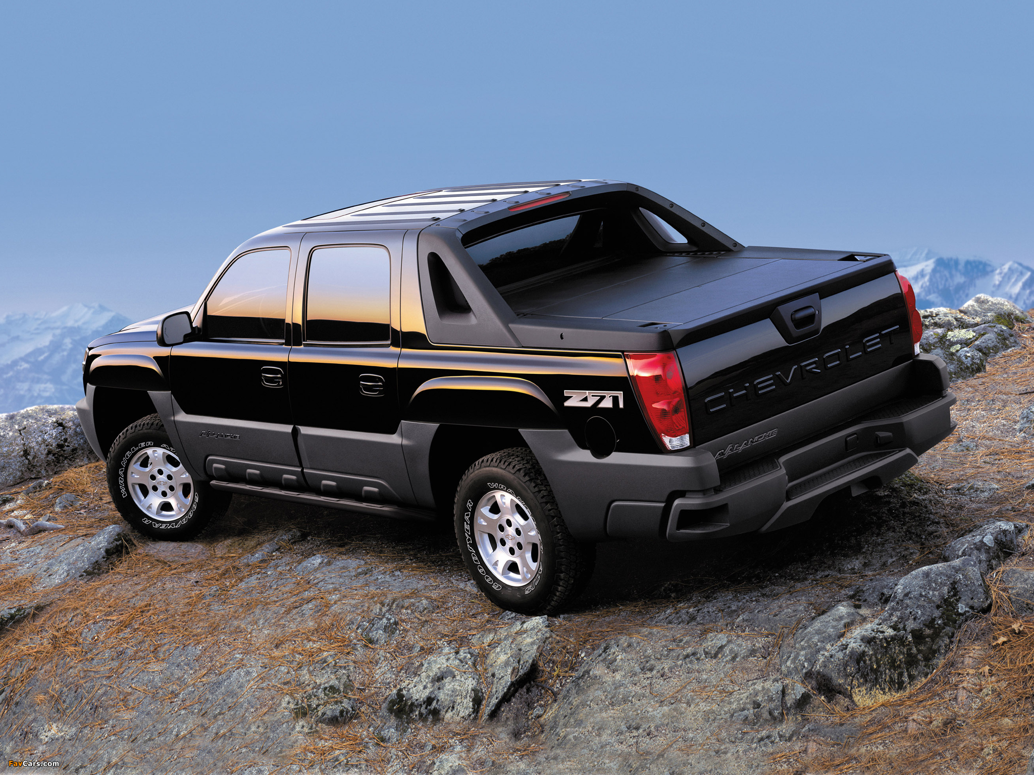 Chevrolet Avalanche Z71 2002–06 wallpapers (2048 x 1536)