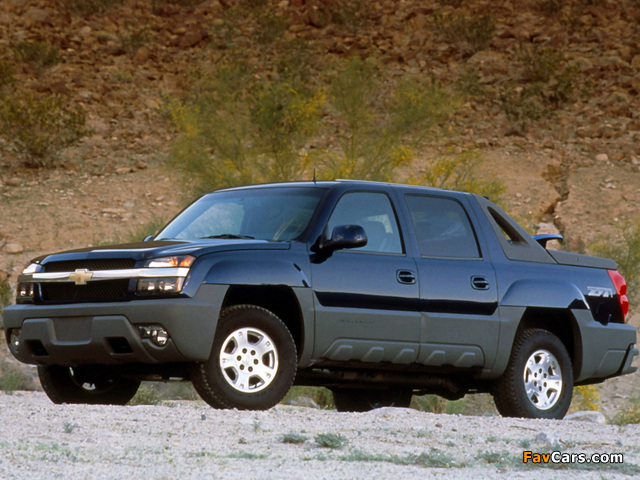 Chevrolet Avalanche Z71 2002–06 wallpapers (640 x 480)
