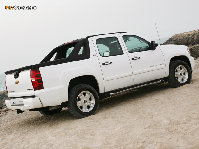 Images of Chevrolet Avalanche Z71 2007–12 (640 x 480)