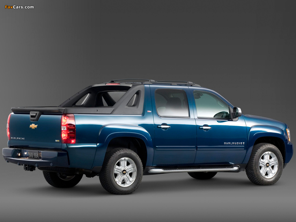 Images of Chevrolet Avalanche Z71 2007–12 (1024 x 768)