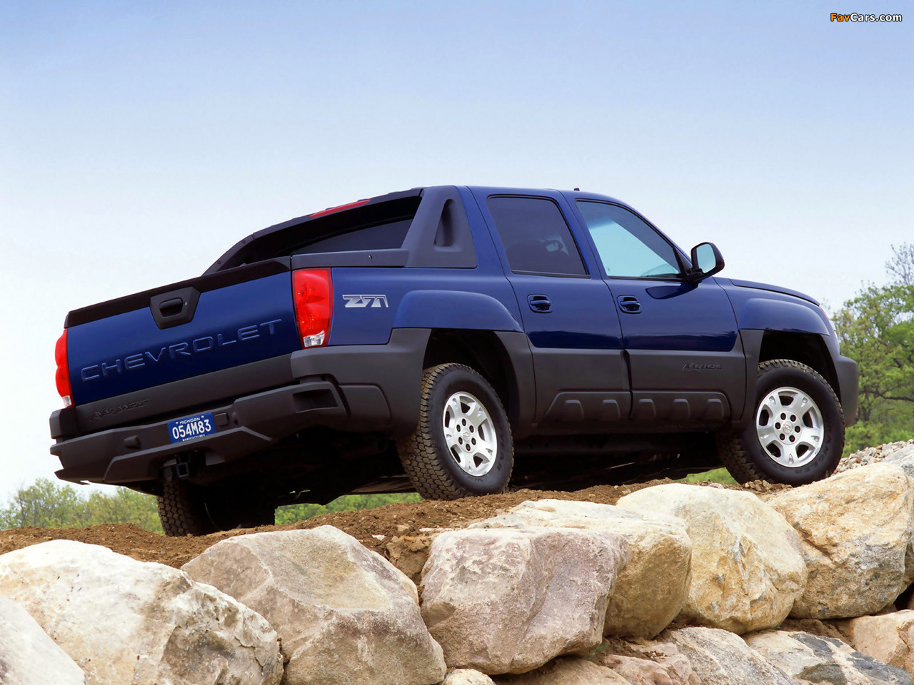 Pictures of Chevrolet Avalanche Z71 2002–06 (1280 x 960)