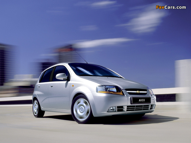 Chevrolet Aveo 5-door (T200) 2003–08 pictures (640 x 480)