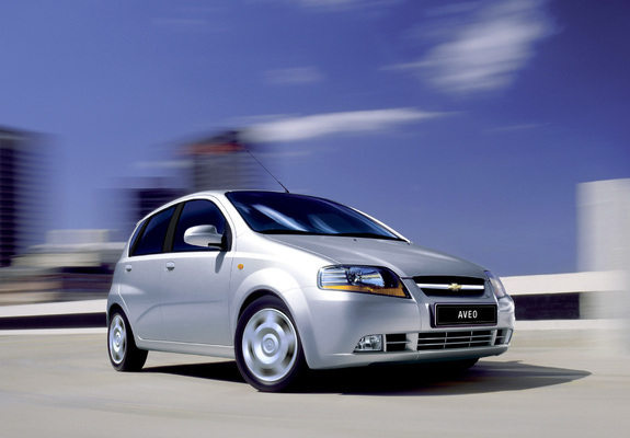 Chevrolet Aveo 5-door (T200) 2003–08 pictures