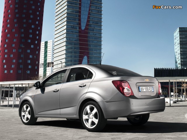 Chevrolet Aveo Sedan 2011 images (640 x 480)