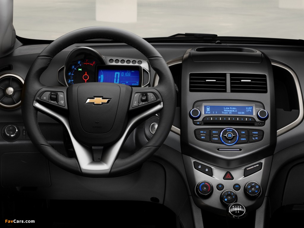 Chevrolet Aveo 5-door 2011 images (1024 x 768)