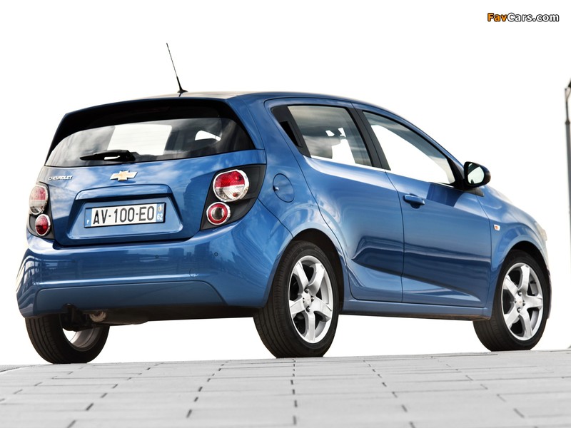 Chevrolet Aveo 5-door 2011 images (800 x 600)