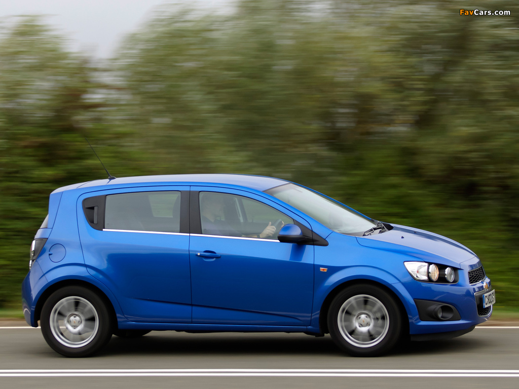 Chevrolet Aveo 5-door UK-spec 2011 images (1024 x 768)