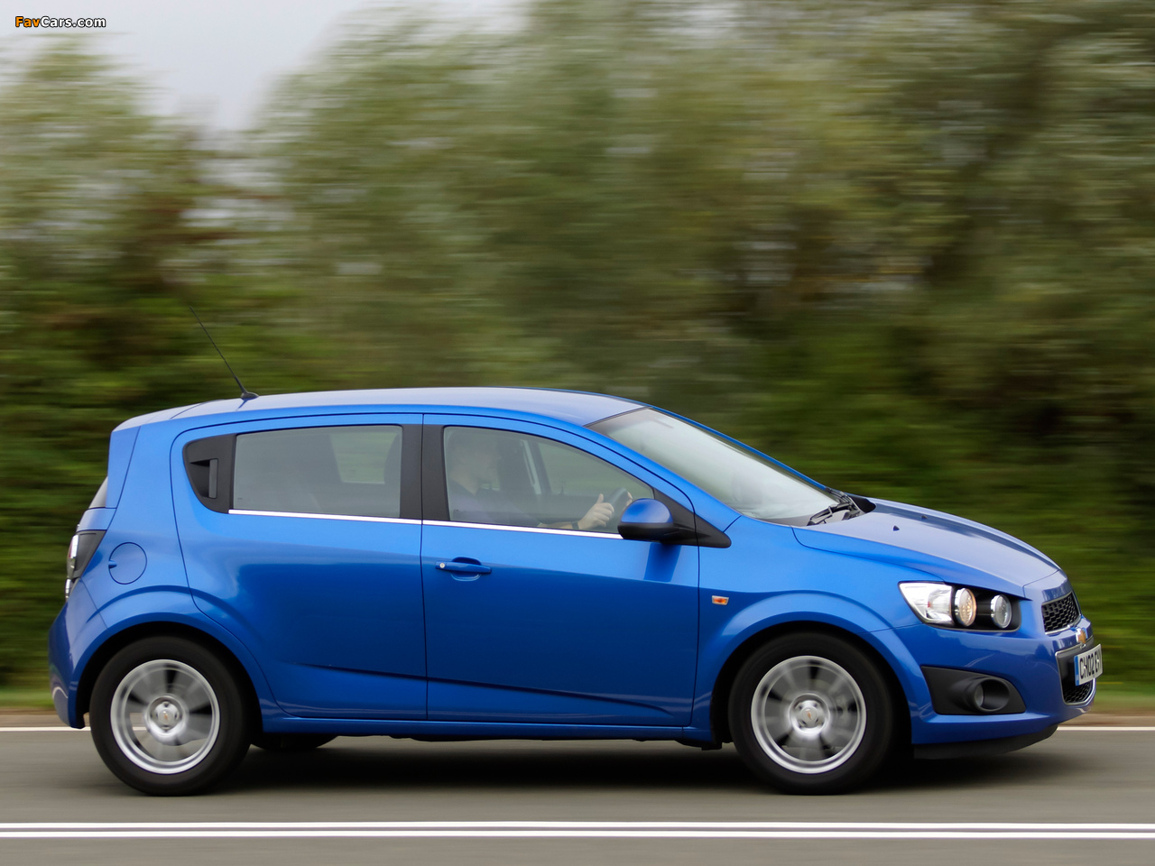 Chevrolet Aveo 5-door UK-spec 2011 images (1280 x 960)