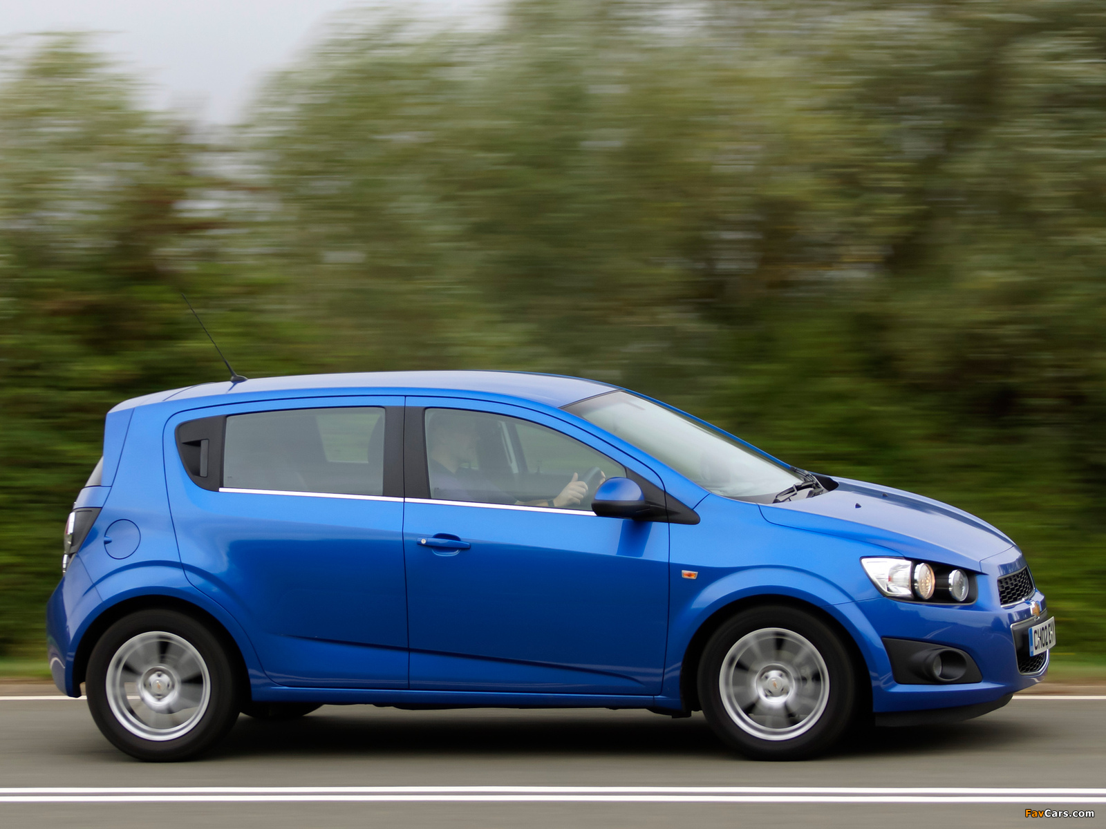 Chevrolet Aveo 5-door UK-spec 2011 images (1600 x 1200)