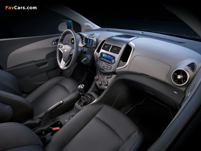 Chevrolet Aveo 5-door 2011 pictures (640 x 480)