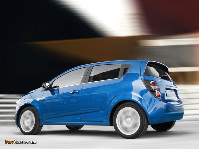 Chevrolet Aveo 5-door 2011 pictures (640 x 480)