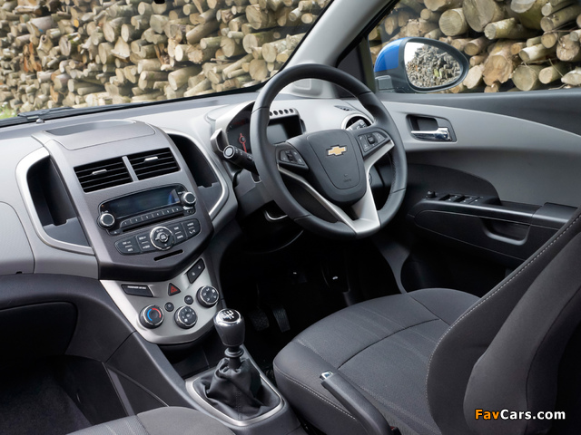 Chevrolet Aveo 5-door UK-spec 2011 pictures (640 x 480)