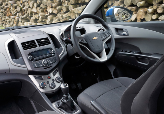 Chevrolet Aveo 5-door UK-spec 2011 pictures