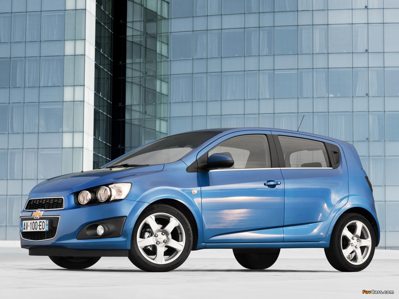 Chevrolet Aveo 5-door 2011 wallpapers (1280 x 960)