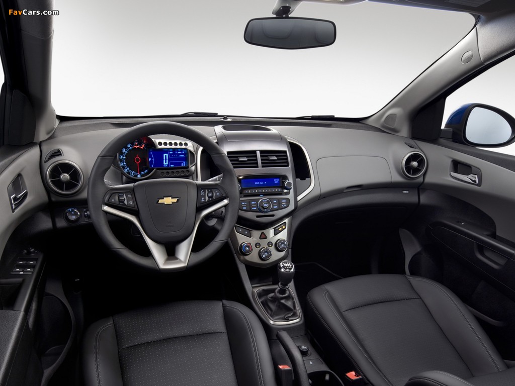 Images of Chevrolet Aveo 5-door 2011 (1024 x 768)