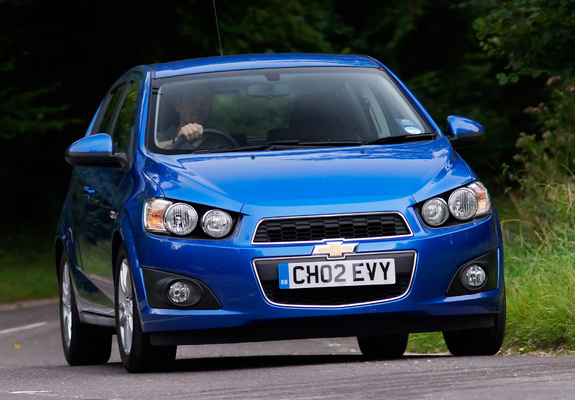 Photos of Chevrolet Aveo 5-door UK-spec 2011