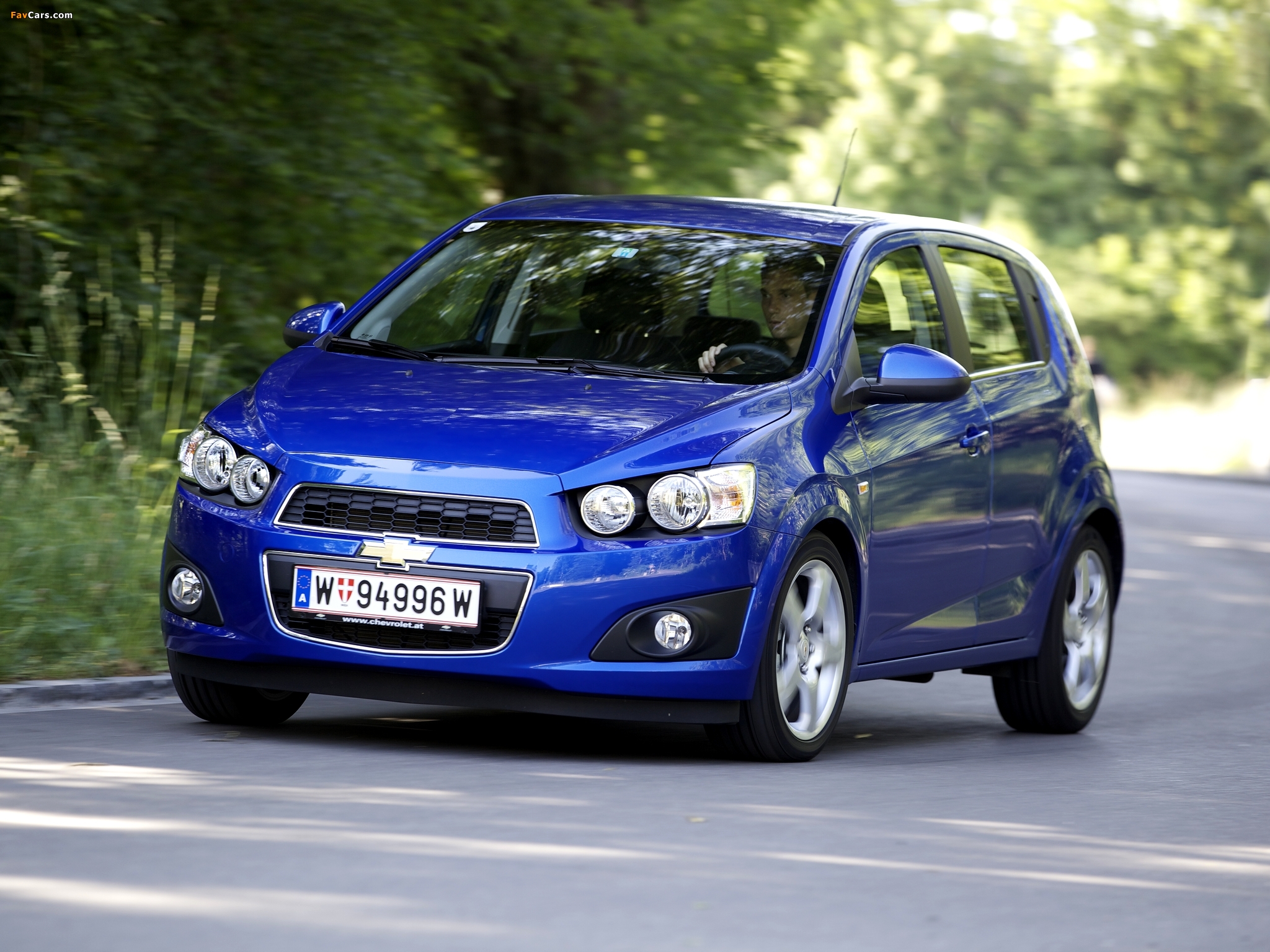 Photos of Chevrolet Aveo 5-door 2011 (2048 x 1536)