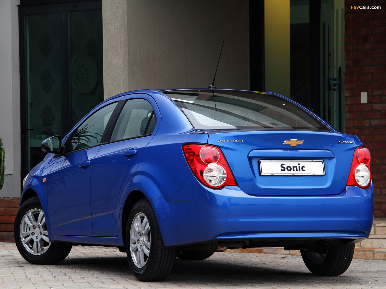 Photos of Chevrolet Sonic Sedan ZA-spec 2012 (1280 x 960)