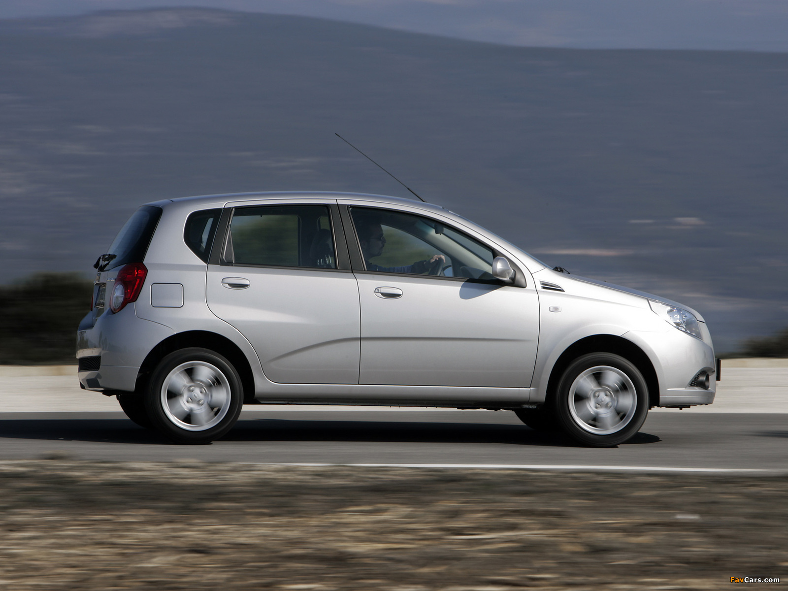 Chevrolet Aveo 5-door (T250) 2008–11 wallpapers (1600 x 1200)