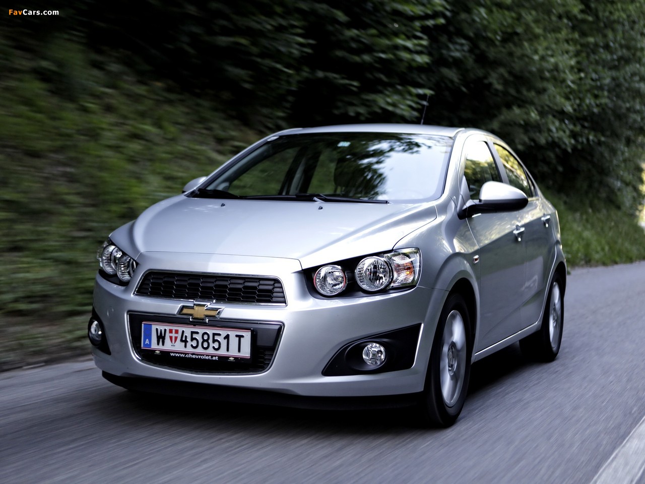 Chevrolet Aveo Sedan 2011 wallpapers (1280 x 960)