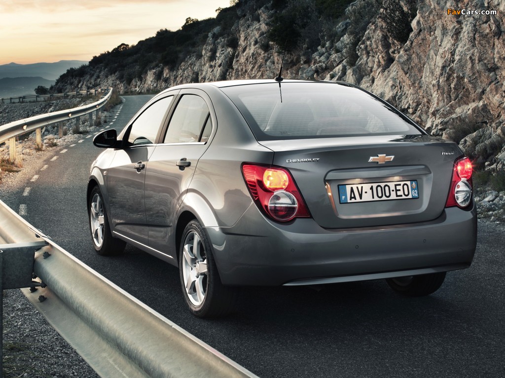 Chevrolet Aveo Sedan 2011 wallpapers (1024 x 768)