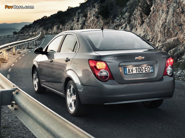 Chevrolet Aveo Sedan 2011 wallpapers (640 x 480)