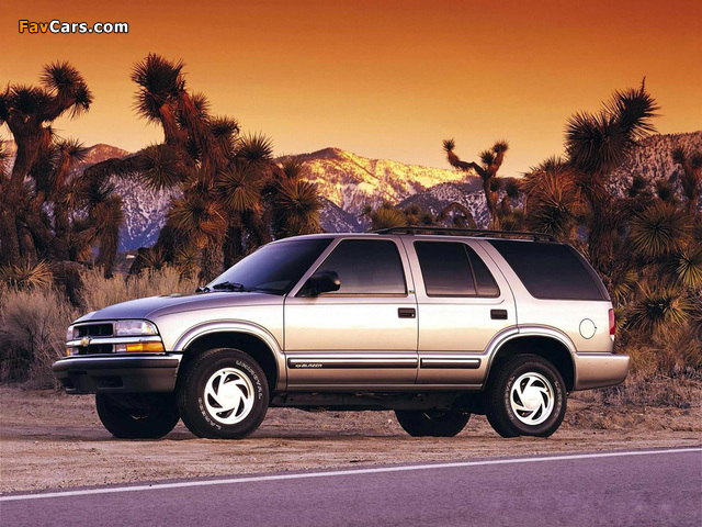 Chevrolet Blazer 1997–2005 images (640 x 480)