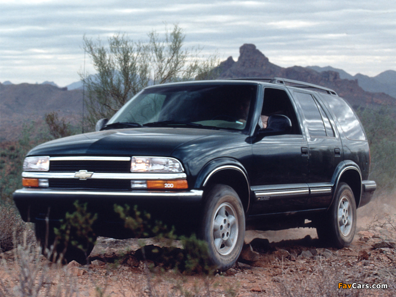 Chevrolet Blazer 1997–2005 wallpapers (800 x 600)