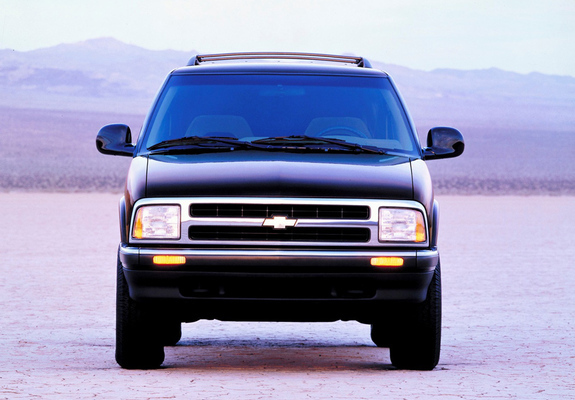 Photos of Chevrolet Blazer 1995–97